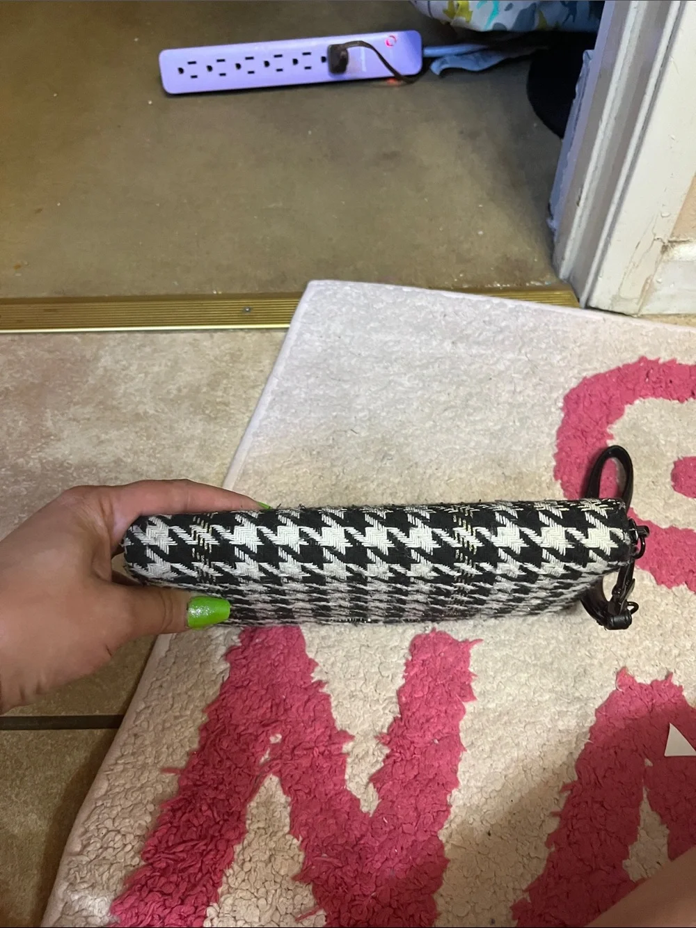 Classic Houndstooth Zip Clutch Wristlet - Black & White